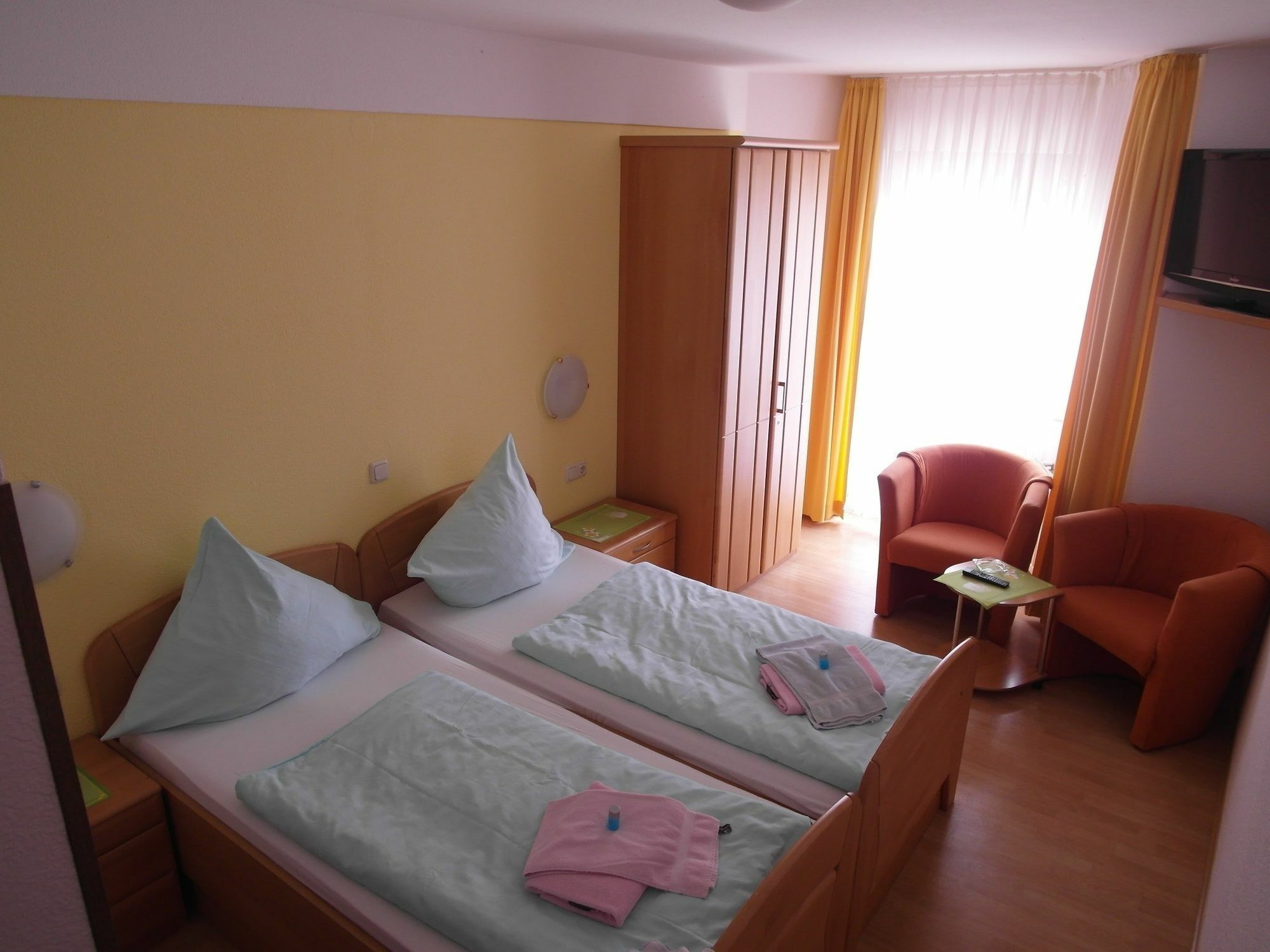 Hotel Zum Weissen Kreuz Алтенар Екстериор снимка